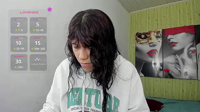 Raven Rouge  online show from March 5, 2026, 8:49 pm