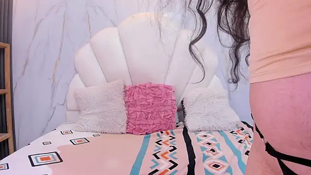 Nicol Chang online show from October 28, 2025, 8:11 pm