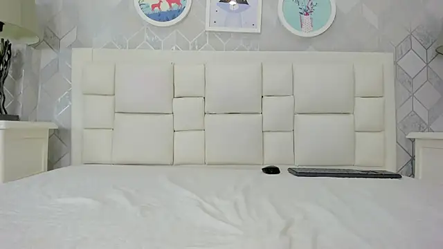 naia cox online show from April 11, 2026, 7:45 am