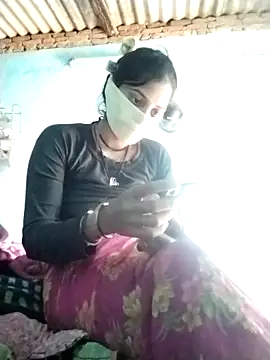 Snapshot of Hot-qwer chatting on December 21, 2025, 8:32 am Hot-qwer online show from December 21, 2025, 8:32 am