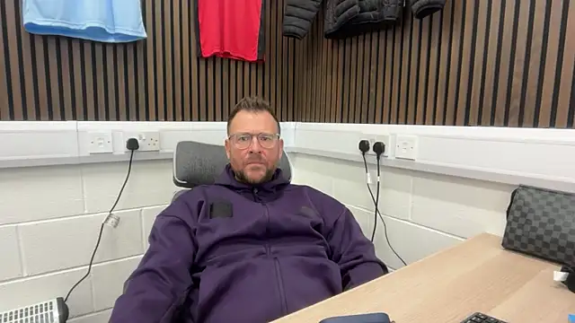 bilf1978 online show from February 12, 2026, 7:36 am