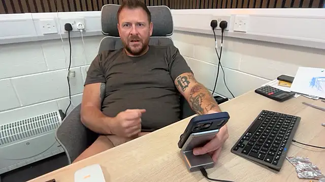 bilf1978 online show from May 15, 2026, 8:32 am