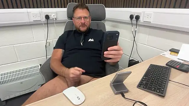 bilf1978 online show from June 4, 2026, 6:52 am