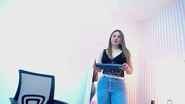 ViictoriaJones  online show from October 8, 2025, 12:58 pm