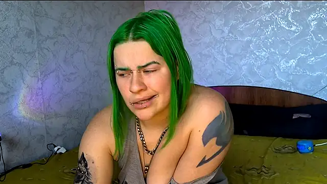 Snapshot of NeonNectar_ chatting on October 13, 2025, 12:27 pm NeonNectar online show from October 13, 2025, 12:27 pm