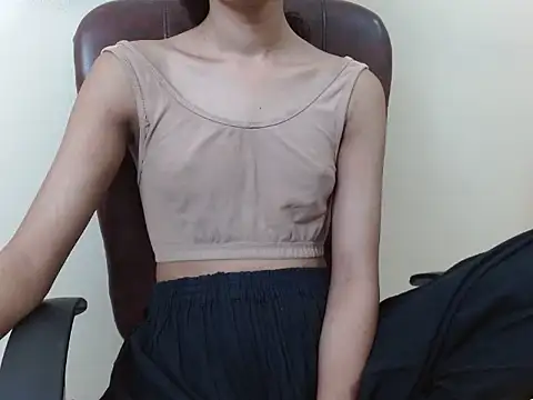 smallcuute online show from October 2, 2025, 12:12 pm