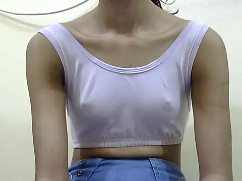 smallcuute online show from December 17, 2025, 10:27 pm