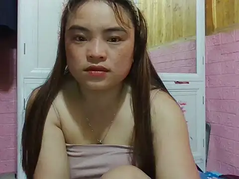 Snapshot of Loc_al chatting on February 19, 2026, 12:28 am Loc al online show from February 19, 2026, 12:28 am