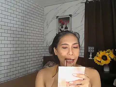 Snapshot of Latinahugecock chatting on September 25, 2025, 4:54 pm Latinahugecock online show from September 25, 2025, 4:54 pm