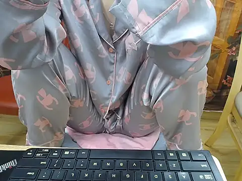 Snapshot of Lamoon_2k chatting on October 24, 2025, 1:03 am Lamoon 2k online show from October 24, 2025, 1:03 am