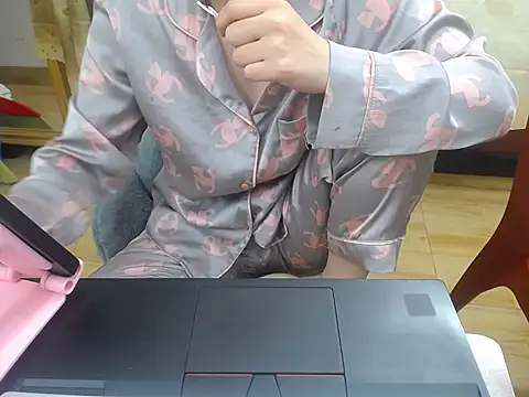 Snapshot of Lamoon_2k chatting on October 31, 2025, 4:24 am Lamoon 2k online show from October 31, 2025, 4:24 am