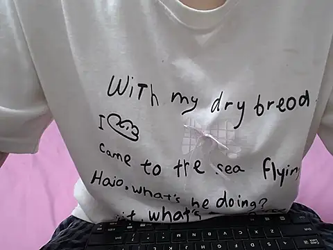 Snapshot of Lamoon_2k chatting on November 5, 2025, 3:17 am Lamoon 2k online show from November 5, 2025, 3:17 am