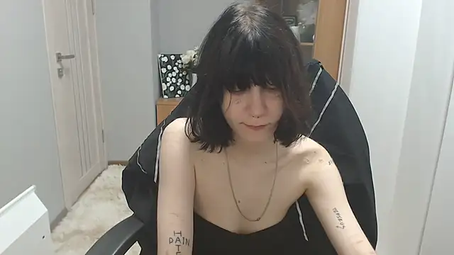 Snapshot of TinaQuiin chatting on October 24, 2025, 8:11 am TinaQuiin online show from October 24, 2025, 8:11 am