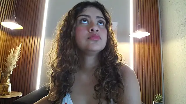 CurlyDani online show from April 7, 2026, 2:01 am