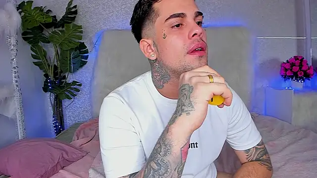 Littlepearl23 online show from November 7, 2025, 12:21 am