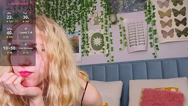 Snapshot of EmmaNovak chatting on February 5, 2026, 11:48 am EmmaNovak online show from February 5, 2026, 11:48 am