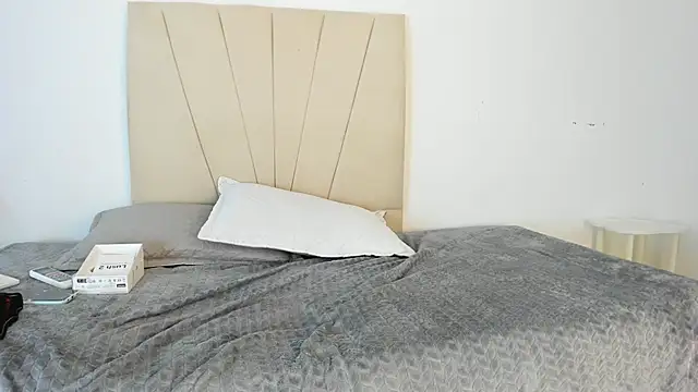  Miaa khalifa  online show from November 9, 2025, 11:52 am