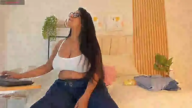  Miaa khalifa  online show from May 28, 2026, 12:13 pm