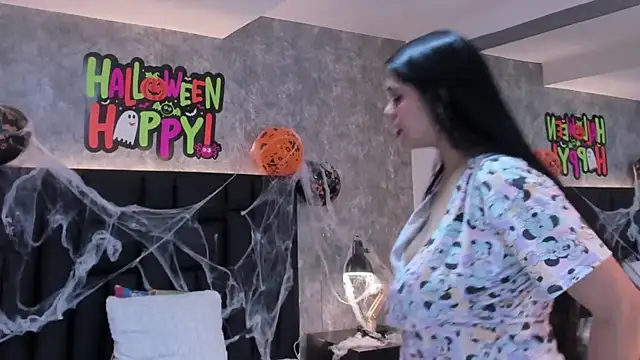 crystaldarliing online show from October 21, 2025, 2:29 pm