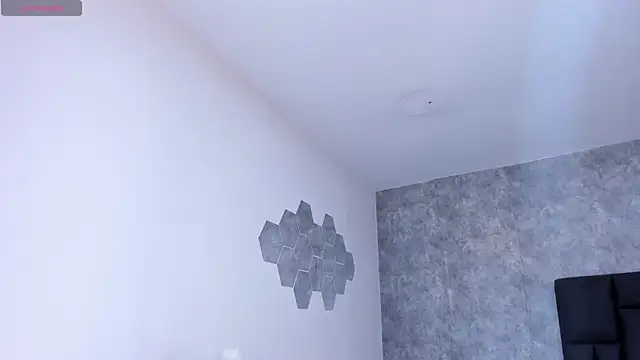 crystaldarliing online show from January 7, 2026, 6:43 pm