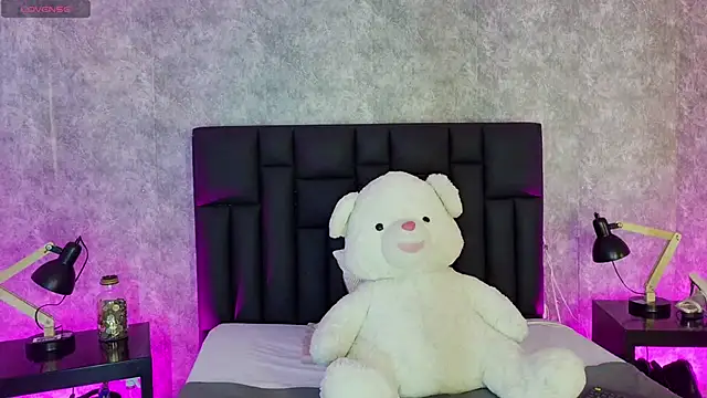 crystaldarliing online show from May 28, 2026, 4:15 pm