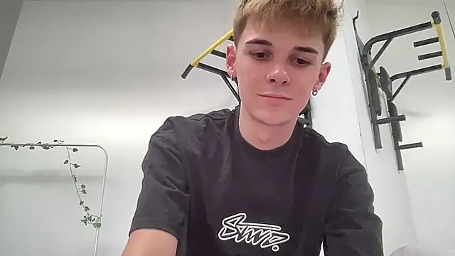 Snapshot of Milk_Guy chatting on September 15, 2025, 2:39 pm Milk Guy online show from September 15, 2025, 2:39 pm