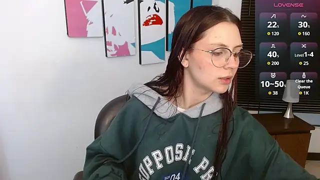 AlanaGarcia19 online show from October 1, 2025, 11:27 am