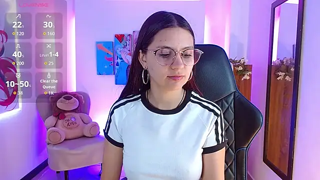 AlanaGarcia19 online show from December 18, 2025, 12:11 pm