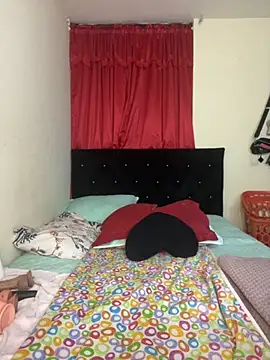 Snapshot of Vamanda05 chatting on September 19, 2025, 5:24 pm Vamanda05 online show from September 19, 2025, 5:24 pm