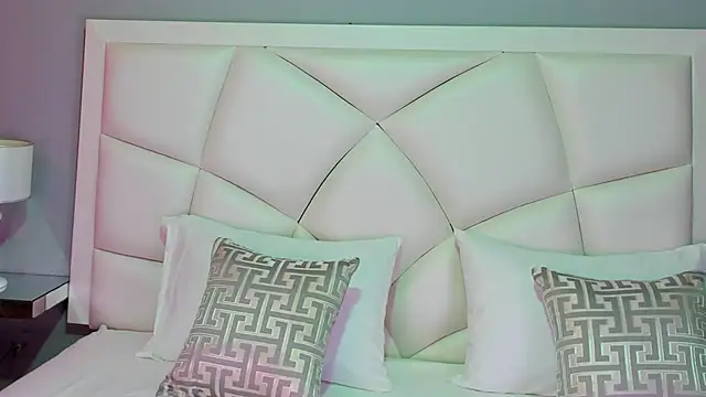 LinaLanm online show from November 5, 2025, 10:32 pm