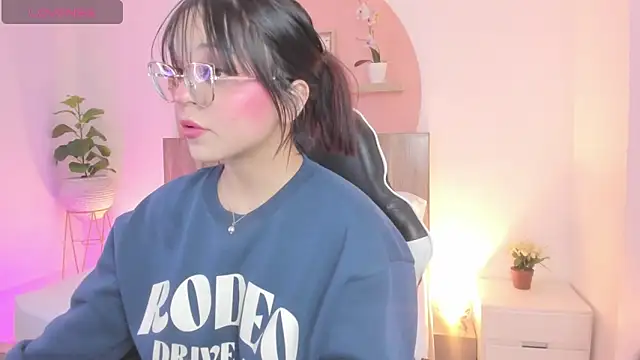 Clara Luu online show from May 23, 2026, 2:50 am