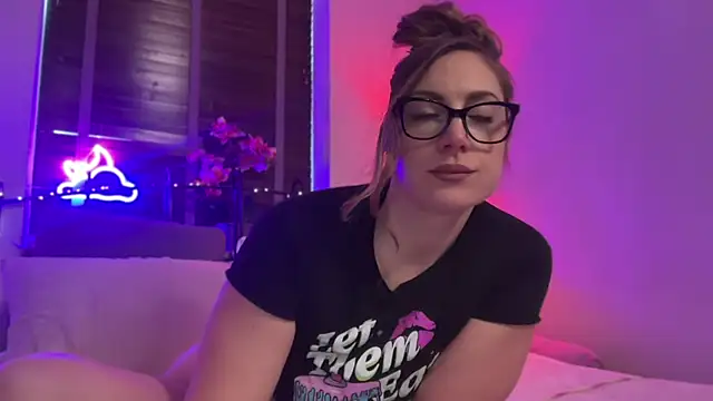 MistresssX online show from November 4, 2025, 5:01 pm