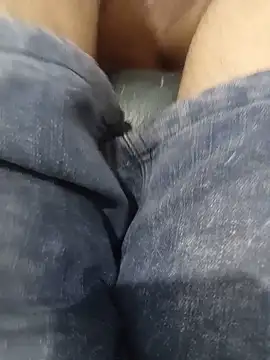 ceyloanboy online show from June 19, 2026, 10:35 pm