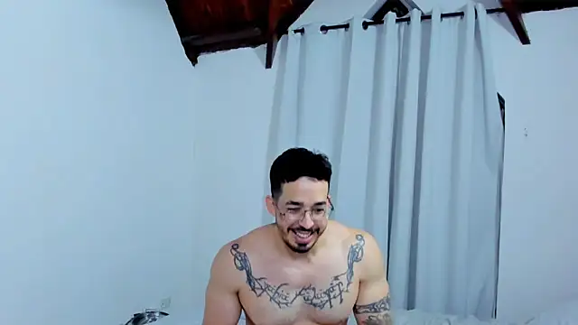 Hunter Hoott online show from December 23, 2025, 1:03 am