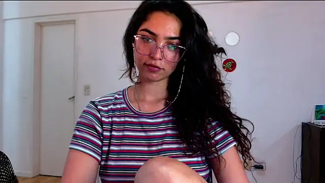 Snapshot of Ariagal chatting on October 22, 2025, 11:15 pm Ariagal online show from October 22, 2025, 11:15 pm