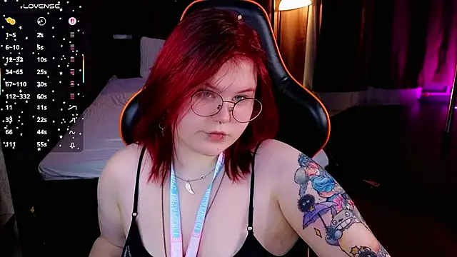 fillisfox  online show from February 8, 2026, 4:21 pm