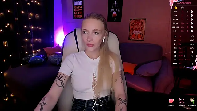 AnyaTaylor  online show from September 30, 2025, 1:54 am