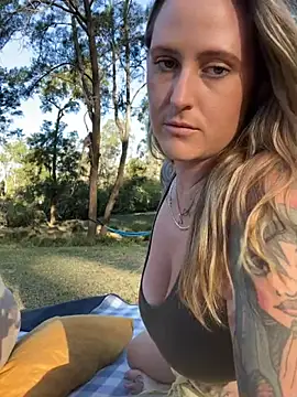 Snapshot of OdetteDelane chatting on October 8, 2025, 7:17 am OdetteDelane online show from October 8, 2025, 7:17 am