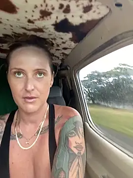 Snapshot of OdetteDelane chatting on October 10, 2025, 6:34 am OdetteDelane online show from October 10, 2025, 6:34 am