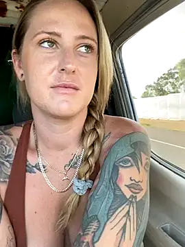 Snapshot of OdetteDelane chatting on October 17, 2025, 7:11 am OdetteDelane online show from October 17, 2025, 7:11 am