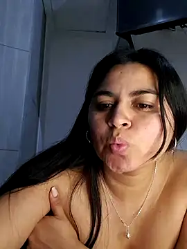 Snapshot of Llizxxy chatting on February 24, 2026, 6:11 am Llizxxy online show from February 24, 2026, 6:11 am