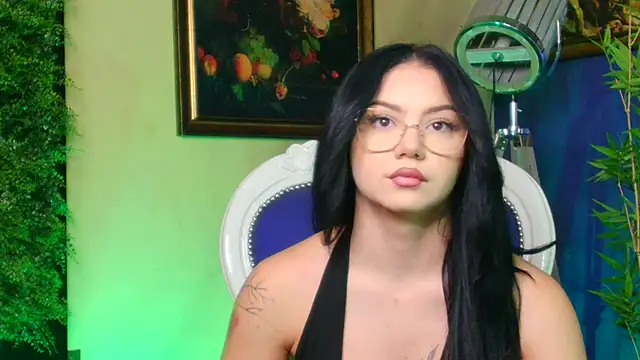 Snapshot of loewec chatting on October 5, 2025, 6:34 am loewec online show from October 5, 2025, 6:34 am
