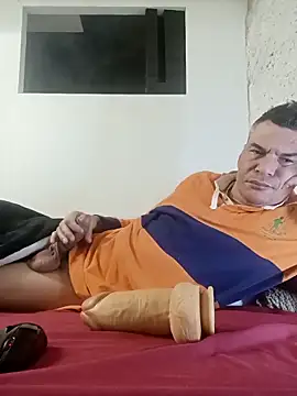 twitshe online show from November 10, 2025, 11:37 pm