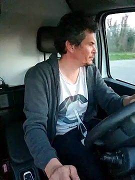 Snapshot of twitshe chatting on February 24, 2026, 5:33 pm twitshe online show from February 24, 2026, 5:33 pm