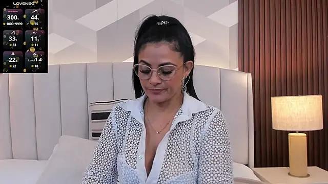 Mommy Naughty online show from May 13, 2026, 11:18 am