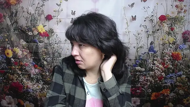 Snapshot of SelenaFly chatting on September 25, 2025, 5:11 am SelenaFly online show from September 25, 2025, 5:11 am