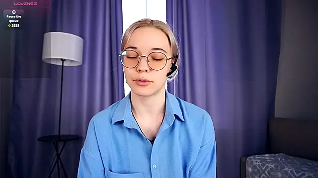 EdaKirkIin online show from October 3, 2025, 6:21 am