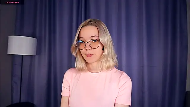 EdaKirkIin online show from November 3, 2025, 5:31 am