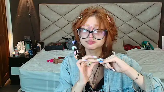 AbbyDoll OwO online show from September 24, 2025, 7:28 pm