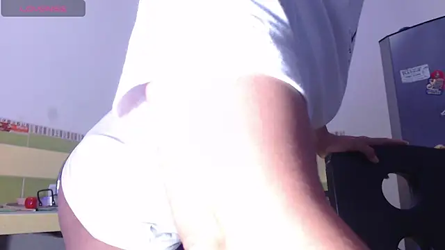 DonnaDidiamantti online show from December 5, 2025, 7:43 pm